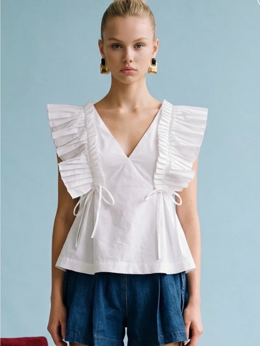Heyson White Ruffle V-Neck Tie-Detail Women's Top